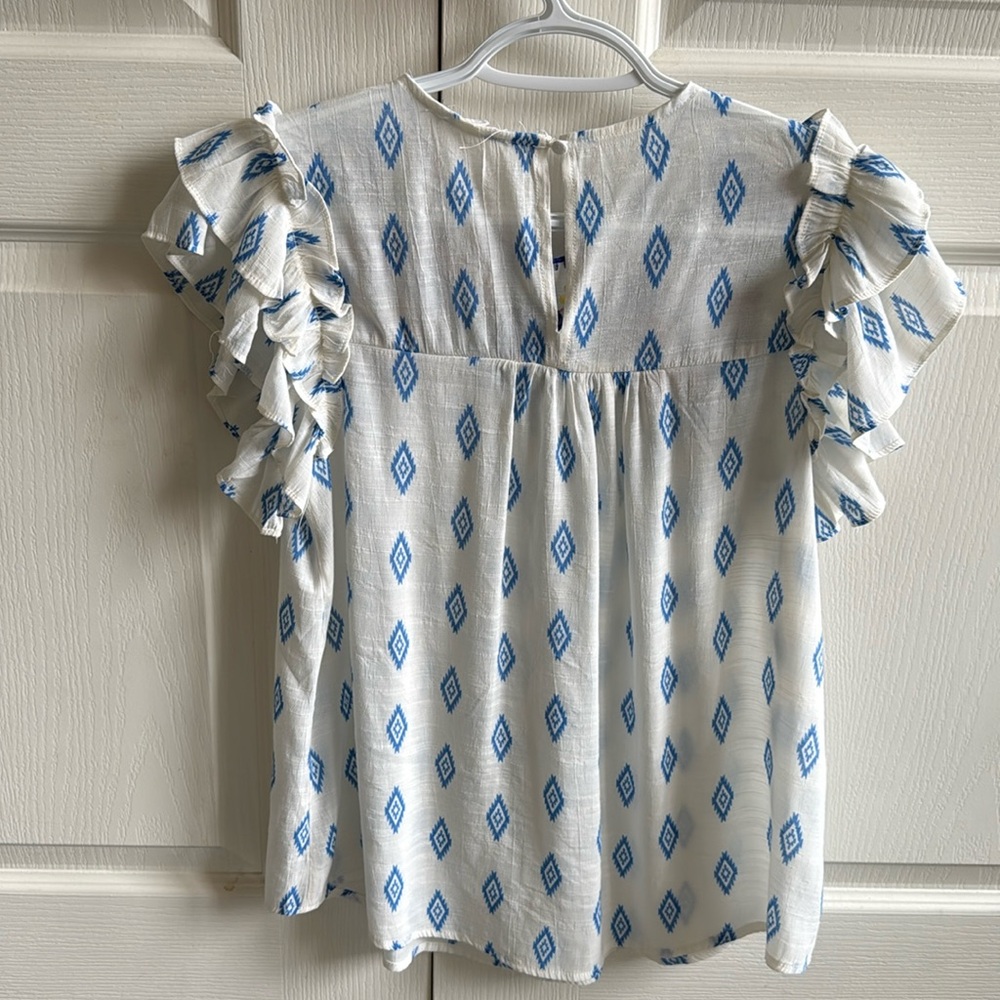 ❤️Floral Embroidered Ruffle Sleeve Top ❤️ - Picture 5 of 8